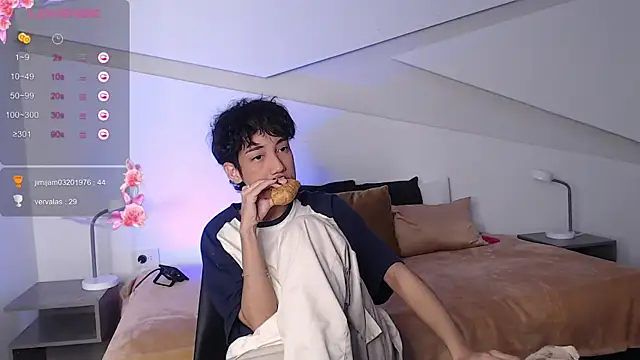 hot little bunny online show from March 8, 12:33 am