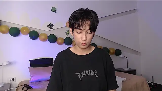 hot little bunny online show from March 18, 11:42 pm