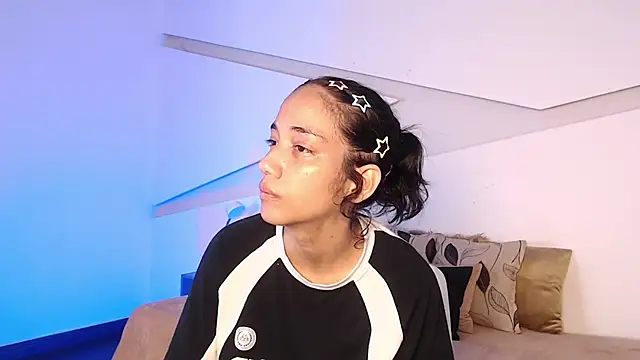 hot little bunny online show from October 23, 8:51 pm