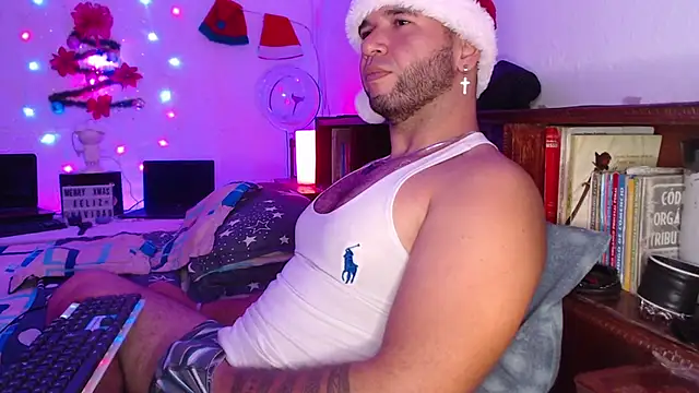 Snapshot of Xein_WoIf chatting on December 17, 1:39 am Xein WoIf online show from December 17, 1:39 am