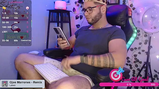 Snapshot of Xein_WoIf chatting on October 13, 2:33 am Xein WoIf online show from October 13, 2:33 am