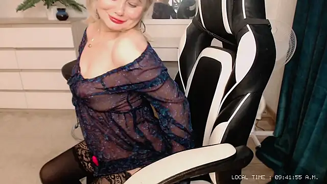 Lola Richie online show from December 13, 4:43 am