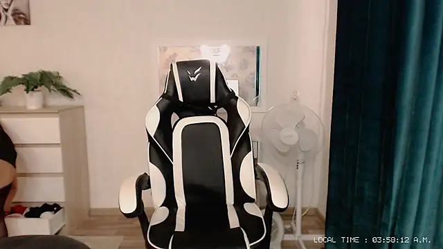 Lola Richie online show from March 10, 10:59 am