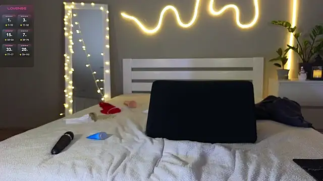 Snapshot of tanya_goddesss chatting on December 21, 5:29 pm tanya goddesss online show from December 21, 5:29 pm