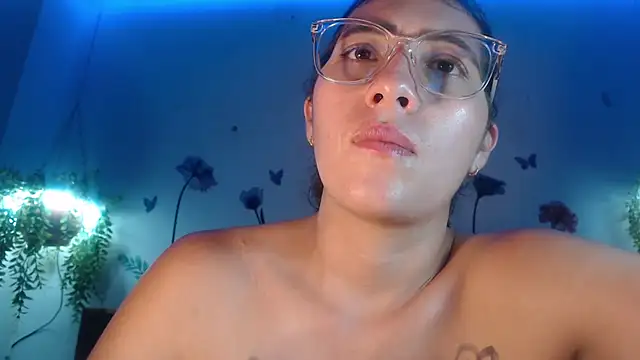 DaMikaela  online show from March 11, 10:42 pm