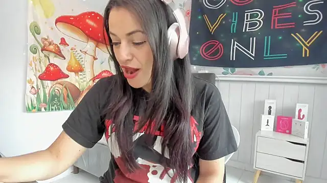 Snapshot of LovelyAzucena chatting on October 25, 2:56 pm LovelyAzucena online show from October 25, 2:56 pm