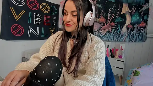 Snapshot of LovelyAzucena chatting on November 6, 2:29 pm LovelyAzucena online show from November 6, 2:29 pm