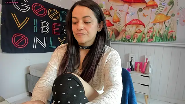 Snapshot of LovelyAzucena chatting on November 18, 3:05 pm LovelyAzucena online show from November 18, 3:05 pm