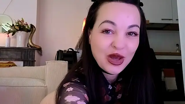 Snapshot of Lilie_romeo chatting on January 2, 11:31 am Lilie romeo online show from January 2, 11:31 am