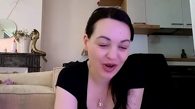 Snapshot of Lilie_romeo chatting on February 7, 3:08 pm Lilie romeo online show from February 7, 3:08 pm