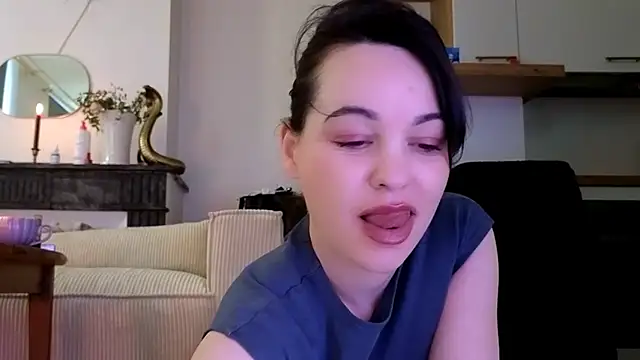 Snapshot of Lilie_romeo chatting on February 10, 3:53 pm Lilie romeo online show from February 10, 3:53 pm