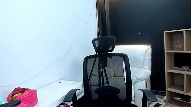 CelesteBrucee online show from December 19, 4:13 am