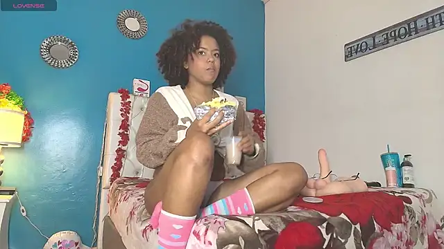 Snapshot of Eylend_Lisboa chatting on February 15, 3:28 pm Eylend Lisboa online show from February 15, 3:28 pm