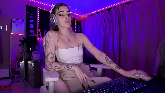 wet dream  online show from December 3, 9:46 pm