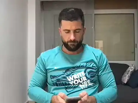 Snapshot of alex877x chatting on December 9, 2:28 pm alex877x online show from December 9, 2:28 pm