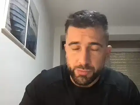 Snapshot of alex877x chatting on December 15, 8:52 am alex877x online show from December 15, 8:52 am