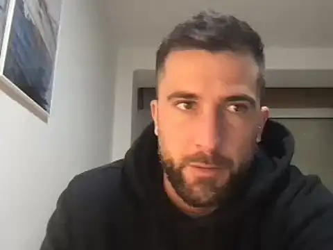 Snapshot of alex877x chatting on December 18, 2:06 pm alex877x online show from December 18, 2:06 pm