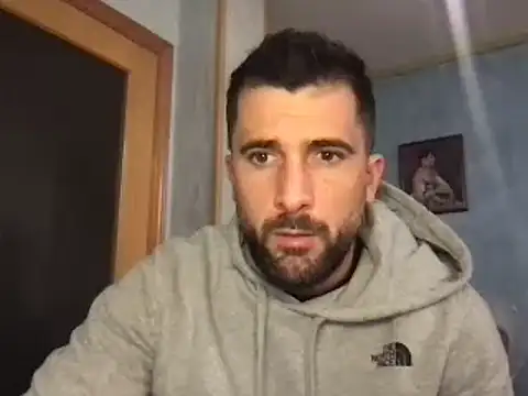 Snapshot of alex877x chatting on January 13, 8:15 am alex877x online show from January 13, 8:15 am