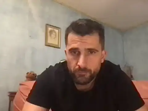 Snapshot of alex877x chatting on January 13, 8:48 pm alex877x online show from January 13, 8:48 pm