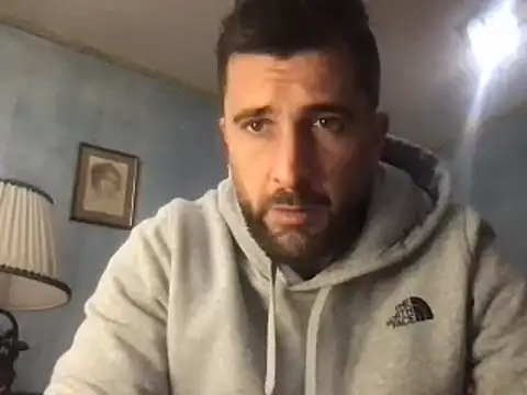 Snapshot of alex877x chatting on January 15, 8:20 am alex877x online show from January 15, 8:20 am