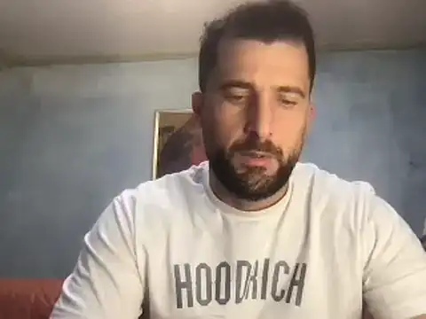 Snapshot of alex877x chatting on January 17, 8:24 am alex877x online show from January 17, 8:24 am