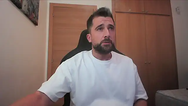 Snapshot of alex877x chatting on October 7, 9:39 am alex877x online show from October 7, 9:39 am