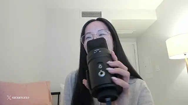 Snapshot of secretgirlfriendxo chatting on March 17, 12:35 pm secretgirlfriendxo online show from March 17, 12:35 pm