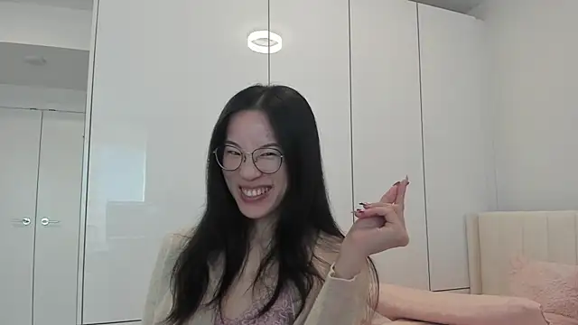 Snapshot of secretgirlfriendxo chatting on December 15, 11:09 pm secretgirlfriendxo online show from December 15, 11:09 pm