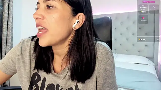 andykiuty online show from December 21, 6:12 pm