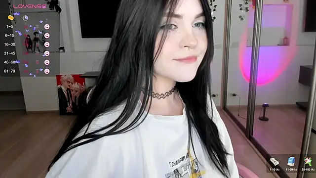 Snapshot of SelenaCute chatting on December 12, 4:59 am SelenaCute online show from December 12, 4:59 am