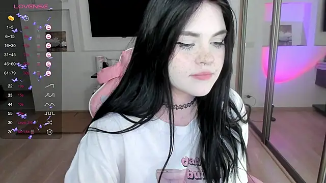 Snapshot of SelenaCute chatting on December 15, 5:02 am SelenaCute online show from December 15, 5:02 am