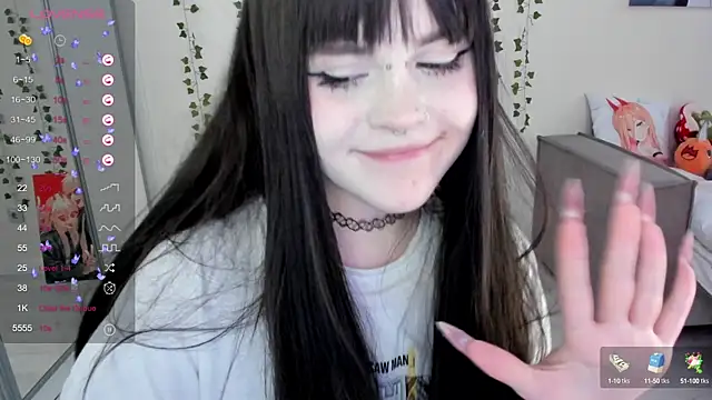 Snapshot of SelenaCute chatting on February 25, 6:36 am SelenaCute online show from February 25, 6:36 am