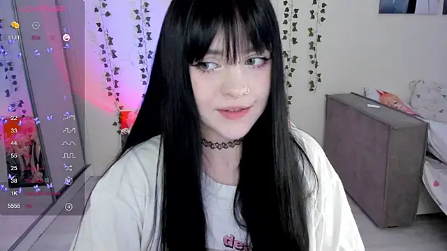 Snapshot of SelenaCute chatting on March 4, 8:13 am SelenaCute online show from March 4, 8:13 am