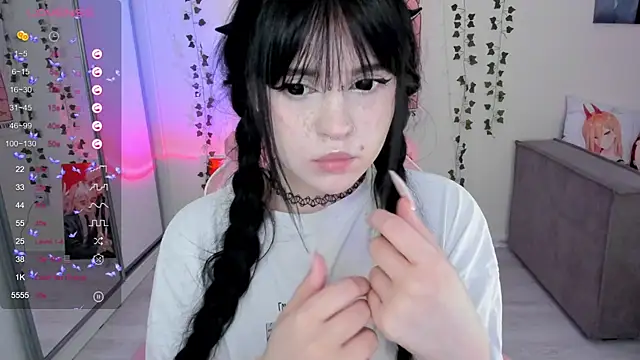 Snapshot of SelenaCute chatting on March 7, 6:24 am SelenaCute online show from March 7, 6:24 am