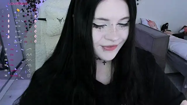 Snapshot of SelenaCute chatting on October 17, 5:32 am SelenaCute online show from October 17, 5:32 am