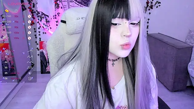 Snapshot of SelenaCute chatting on November 23, 12:05 pm SelenaCute online show from November 23, 12:05 pm