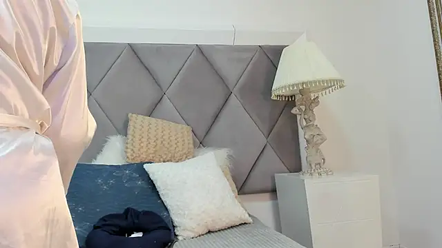 MiaMancini online show from November 20, 8:52 pm