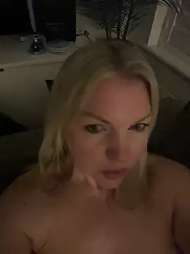 Snapshot of sedymilf chatting on December 17, 1:22 am sedymilf online show from December 17, 1:22 am