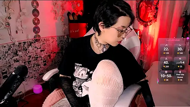 Snapshot of kitty_roxy chatting on September 17, 8:49 am kitty roxy online show from September 17, 8:49 am