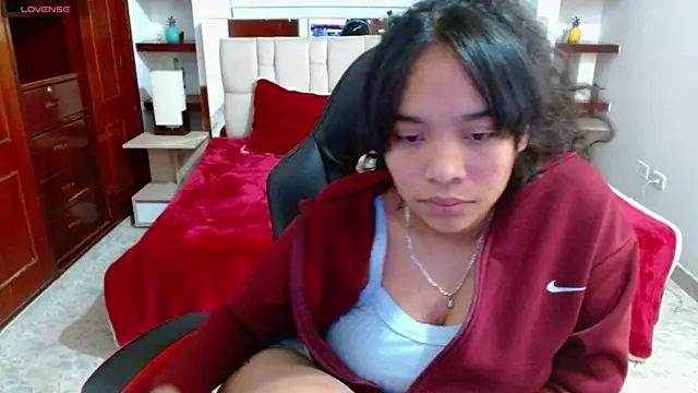 laureentt  online show from February 3, 10:14 am