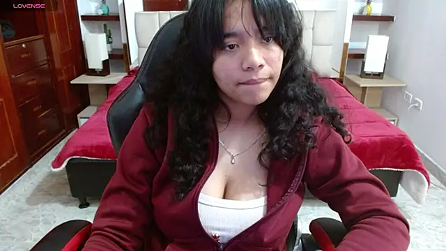 laureentt  online show from February 10, 7:15 am