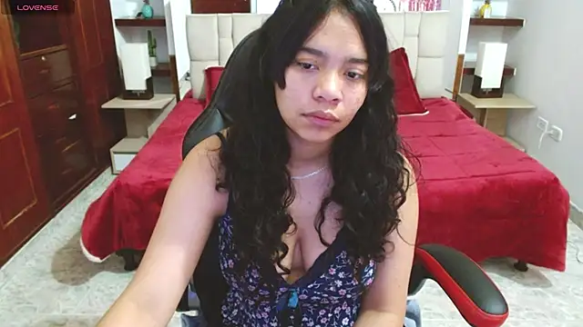 laureentt  online show from February 21, 3:12 am