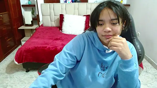 laureentt  online show from March 20, 3:02 am