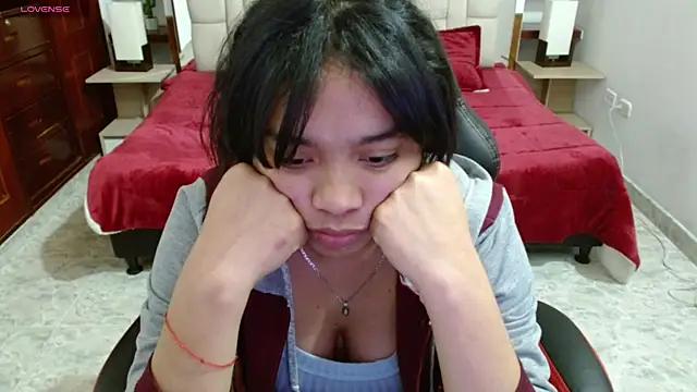 laureentt  online show from March 20, 9:15 am