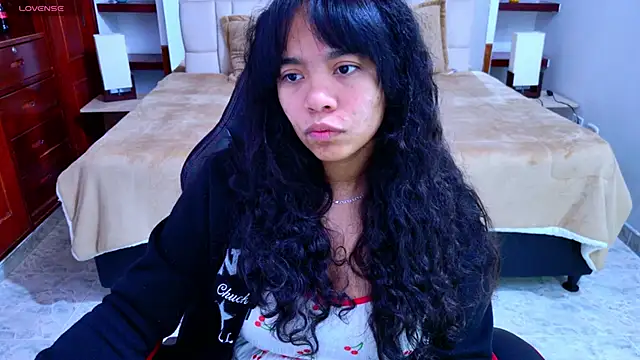 laureentt  online show from October 9, 3:04 am