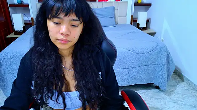 laureentt  online show from November 8, 3:07 am