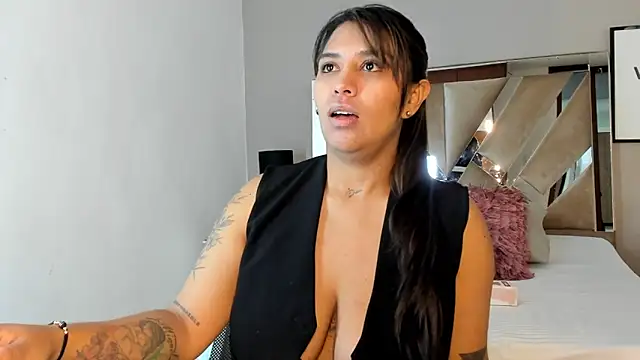 Snapshot of sharlott18 chatting on December 9, 1:45 pm sharlott18 online show from December 9, 1:45 pm