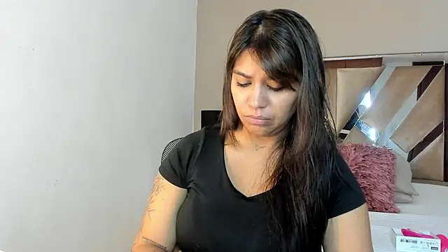 Snapshot of sharlott18 chatting on December 18, 9:14 am sharlott18 online show from December 18, 9:14 am