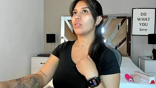 Snapshot of sharlott18 chatting on December 18, 3:22 pm sharlott18 online show from December 18, 3:22 pm