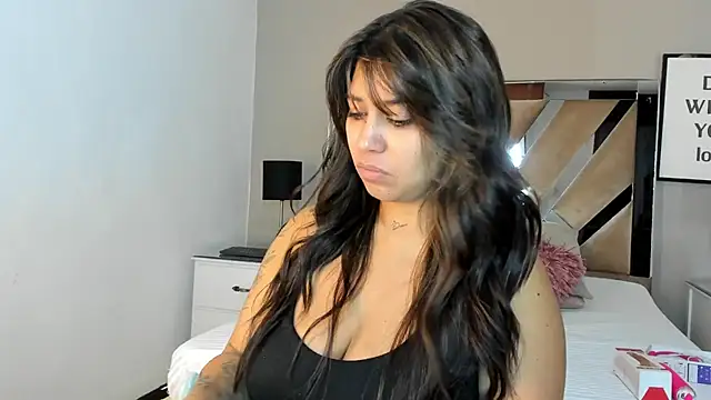 Snapshot of sharlott18 chatting on December 21, 10:50 am sharlott18 online show from December 21, 10:50 am